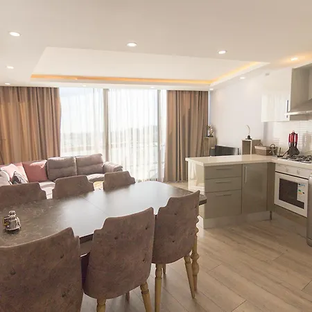 Elegance Penthouse By Holidaykeys