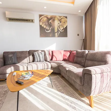 Elegance Penthouse By Holidaykeys Daire