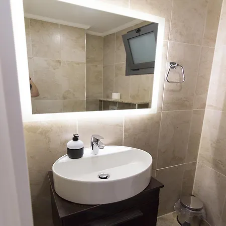 Apartment Elegance Penthouse By Holidaykeys *