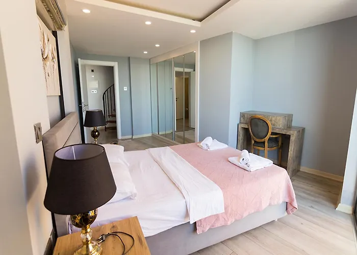 Elegance Penthouse By Holidaykeys *